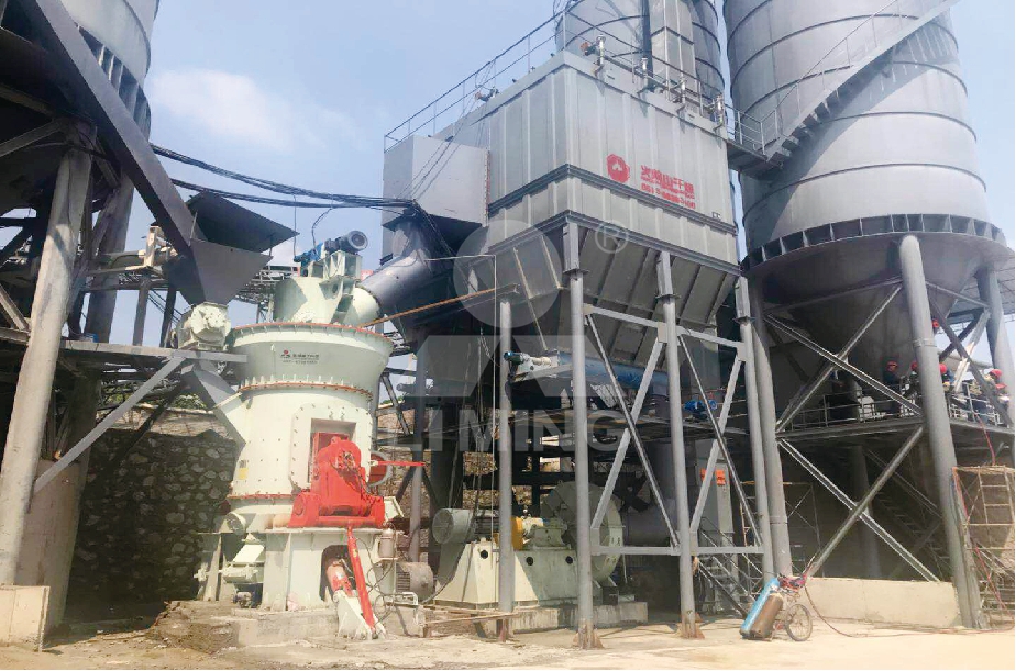 石油焦立式磨粉設(shè)備加工現(xiàn)場(chǎng)